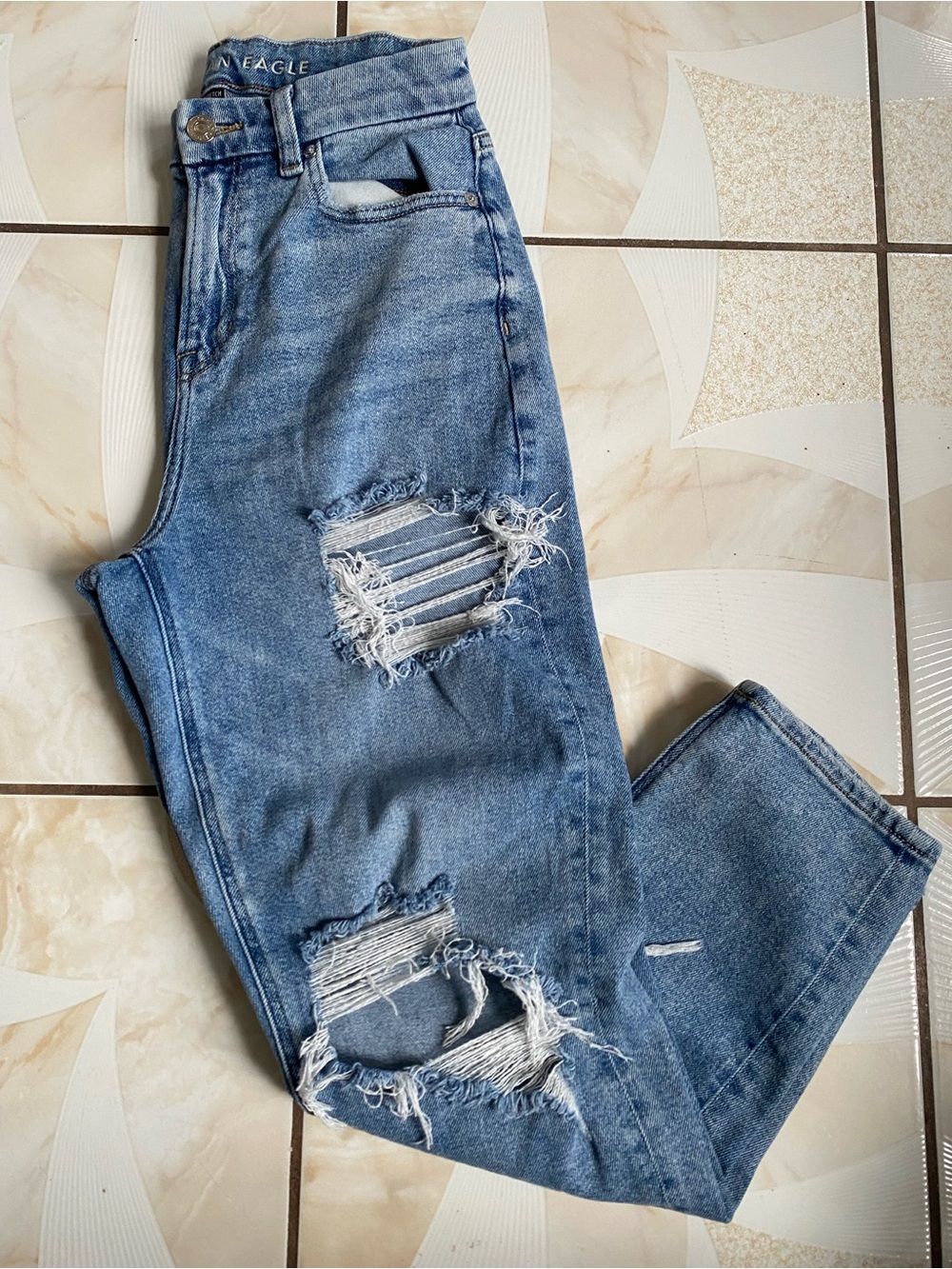 American Eagle Outfitters Light Blue Distressed Boyfriend Jeans